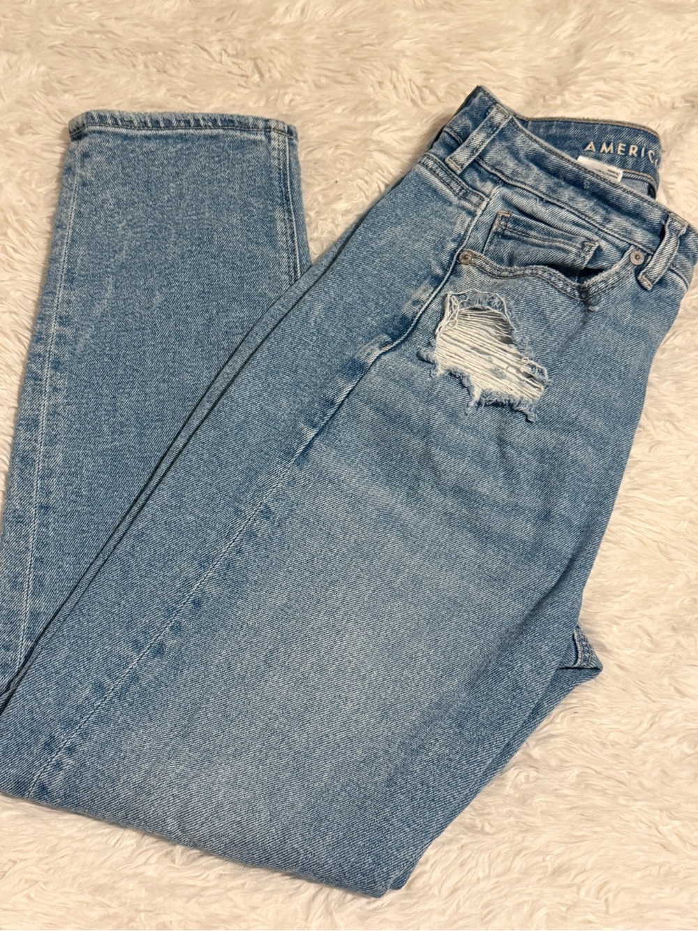 American Eagle Outfitters Light Blue Boyfriend Jeans with Distressed Knee